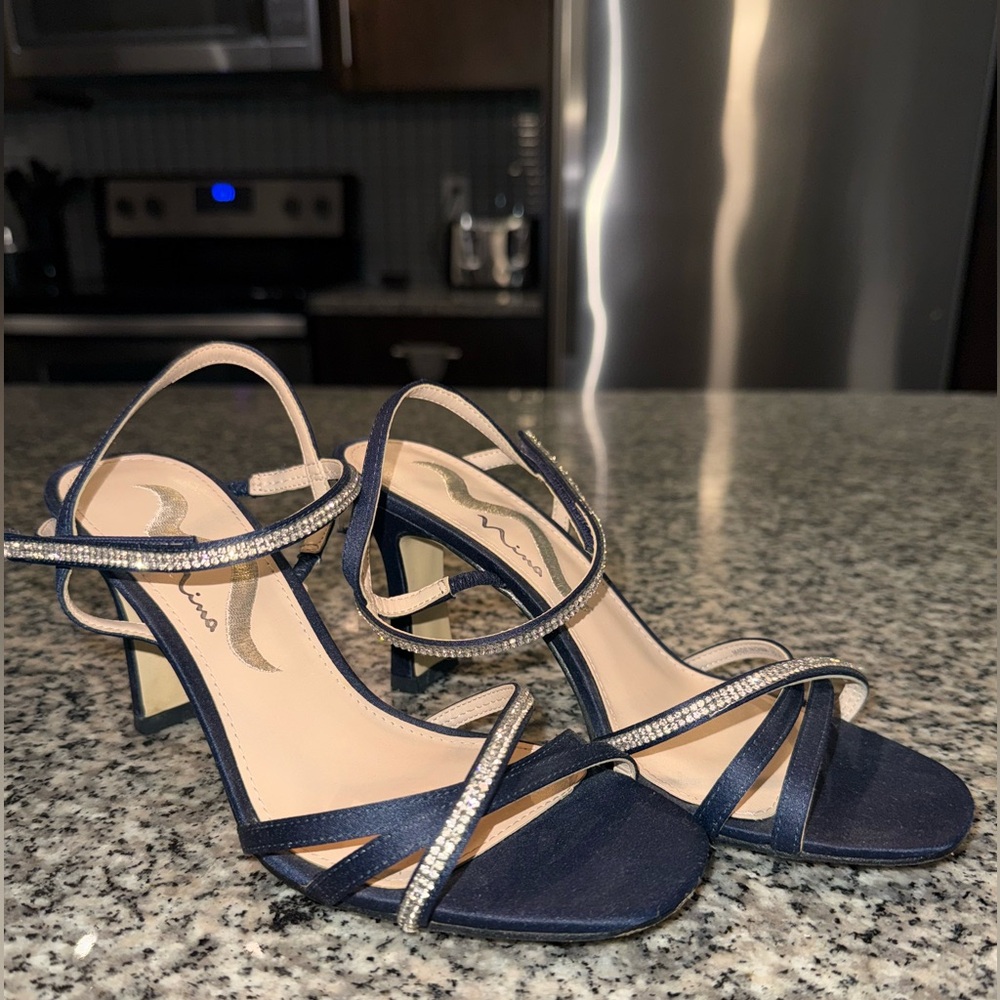 Nina Adalyn Sandal,
Size: 6